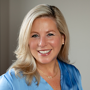 Amy Theuninck headshot 6.28.24