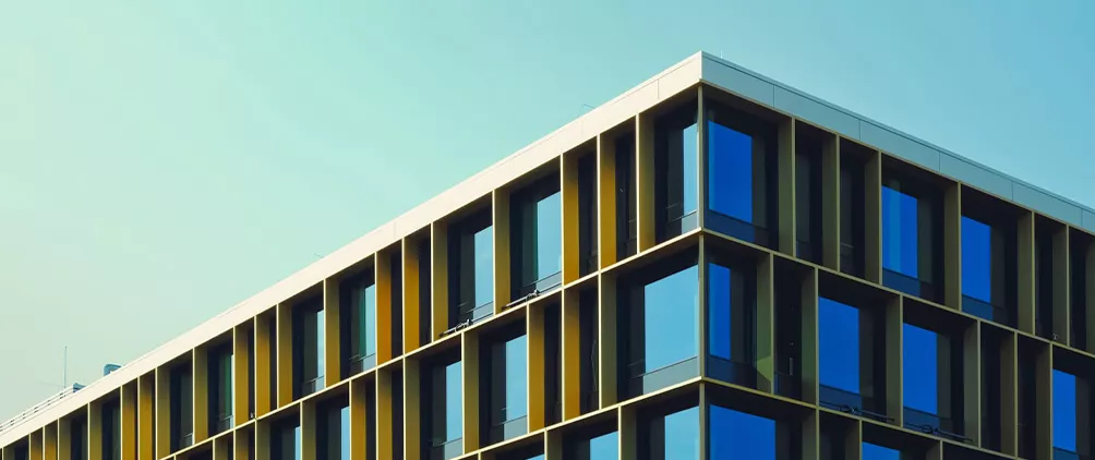 Modern building exterior representing commercial real estate, private markets and the 2026 mid-year real estate outlook.